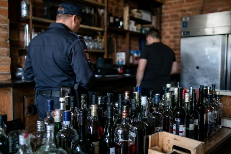 В Сергиевом Посаде задержали подозреваемого в незаконной торговле алкоголем. — фото 1 из 1