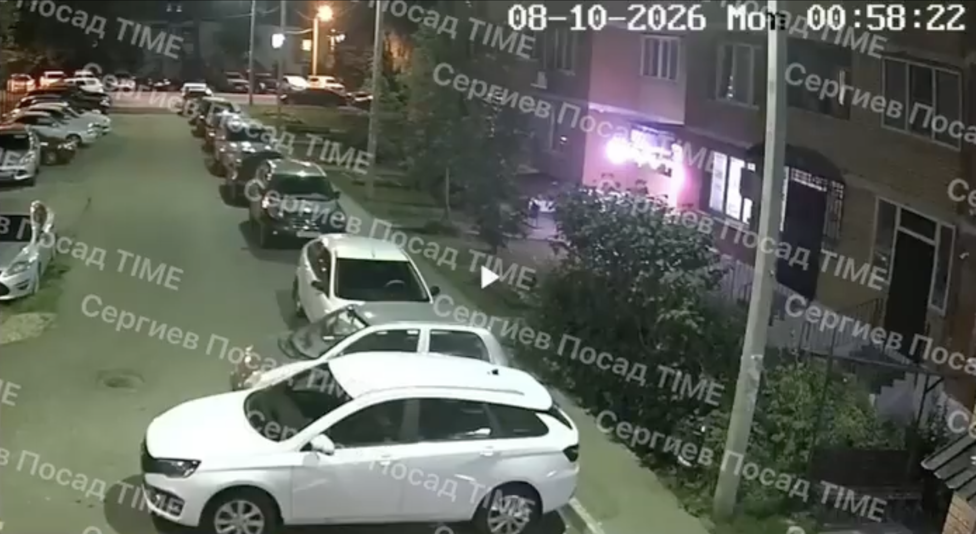 Девочка 2023 года рождения выпала с девятого этажа дома № 7, корпус 2, на Московском шоссе. Она выжила, но находится в тяжелом состоянии в больнице. — фото 1 из 1